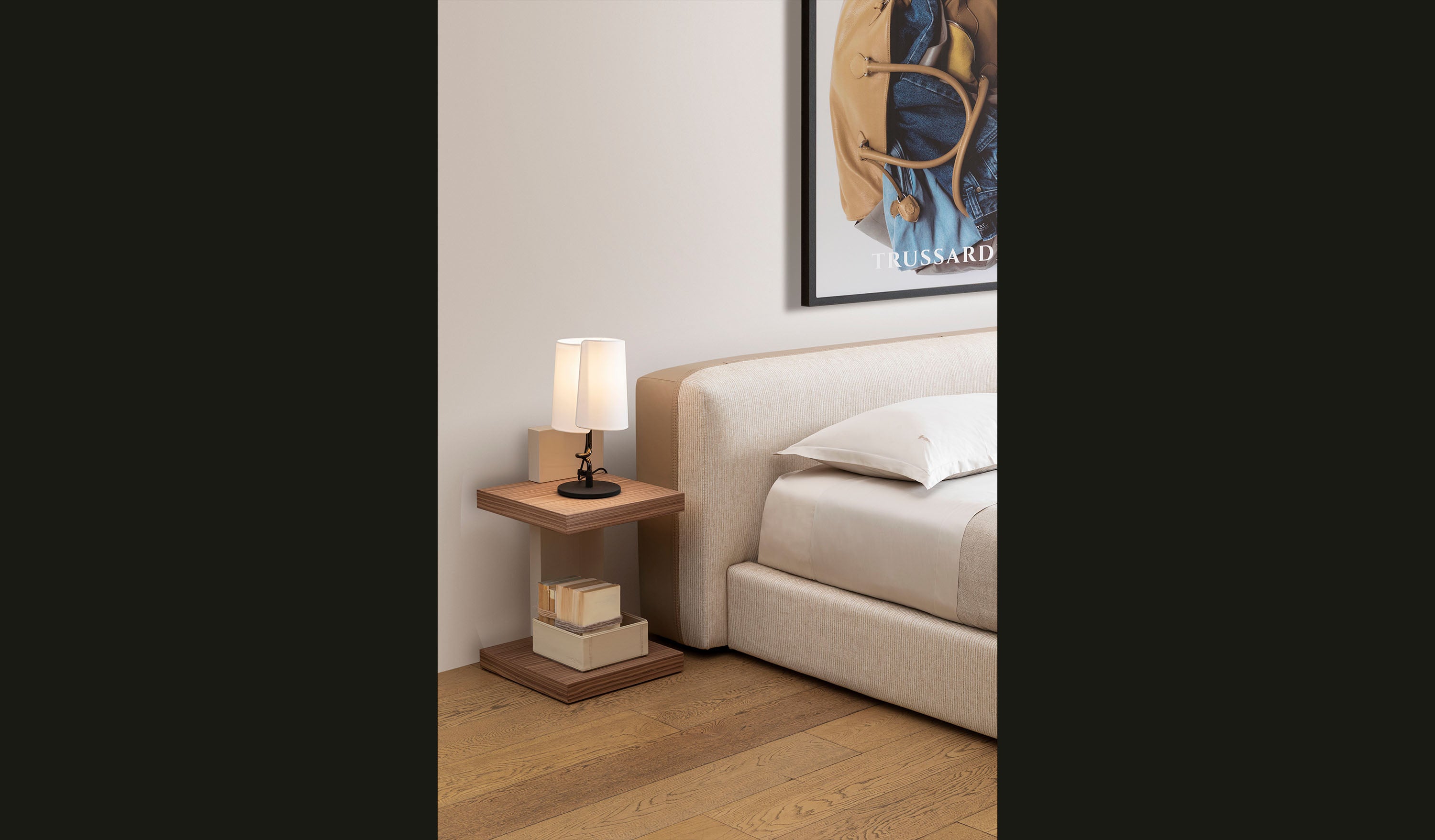 Trussardi Casa - Hug bedside lamp_foto ambientata-4