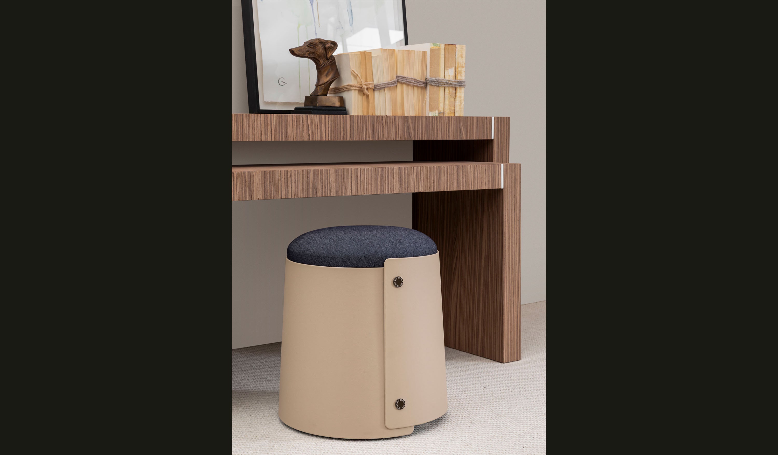 Trussardi Casa - Hug ottoman_foto mbientata-1