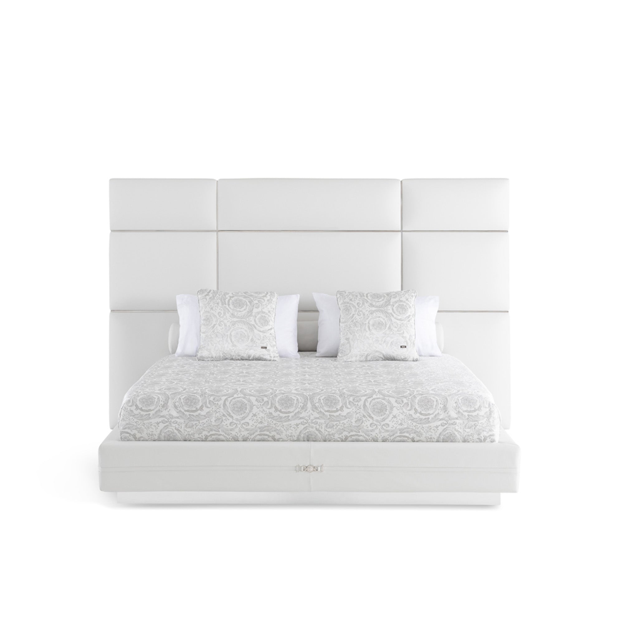 Кровать Versace Home Medusa '95 с мягкими панелями и стальными профилями