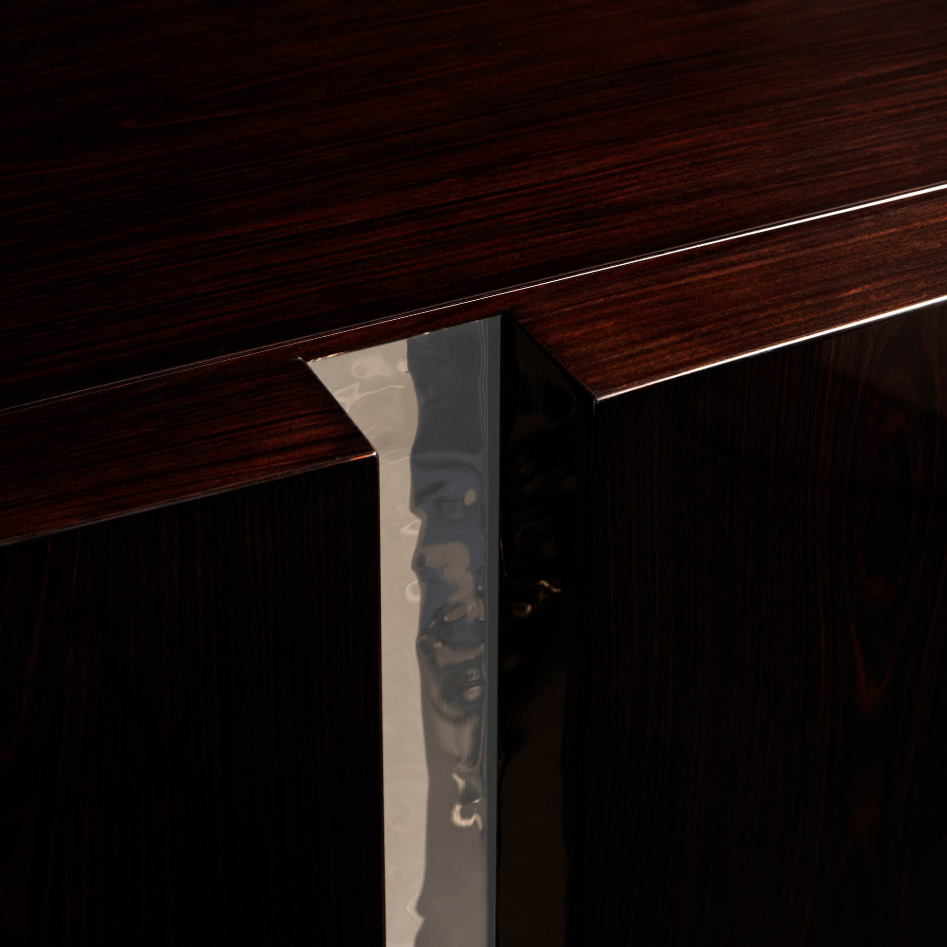 Midnight cabinet medio