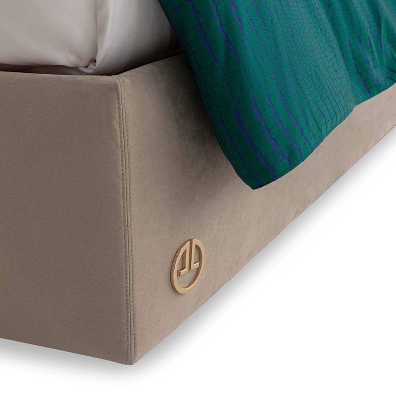 luxence-luxury-living-maxime-bed-detail-logo