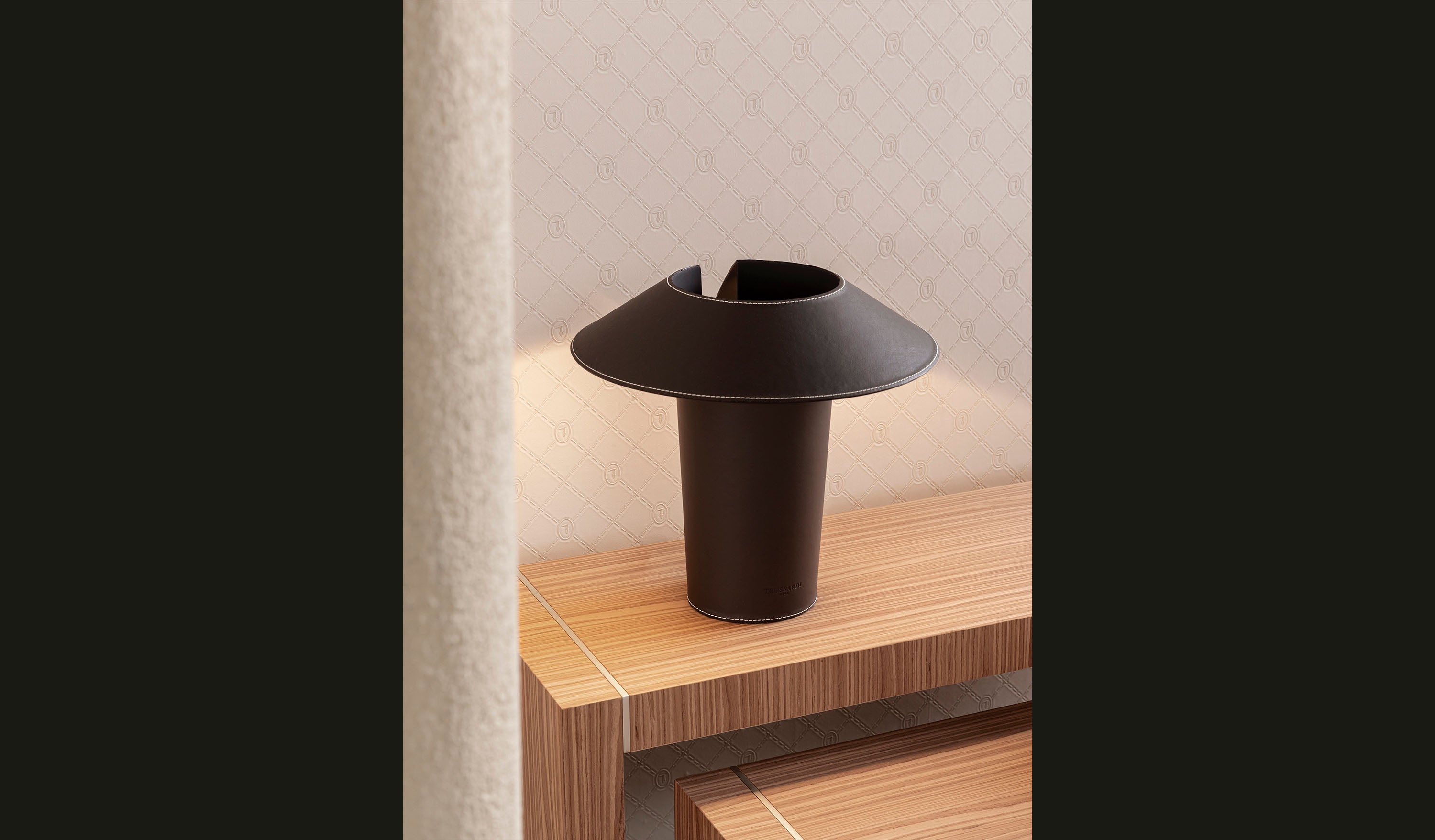 Trussardi Casa - Necky table lamp_foto ambientata-3