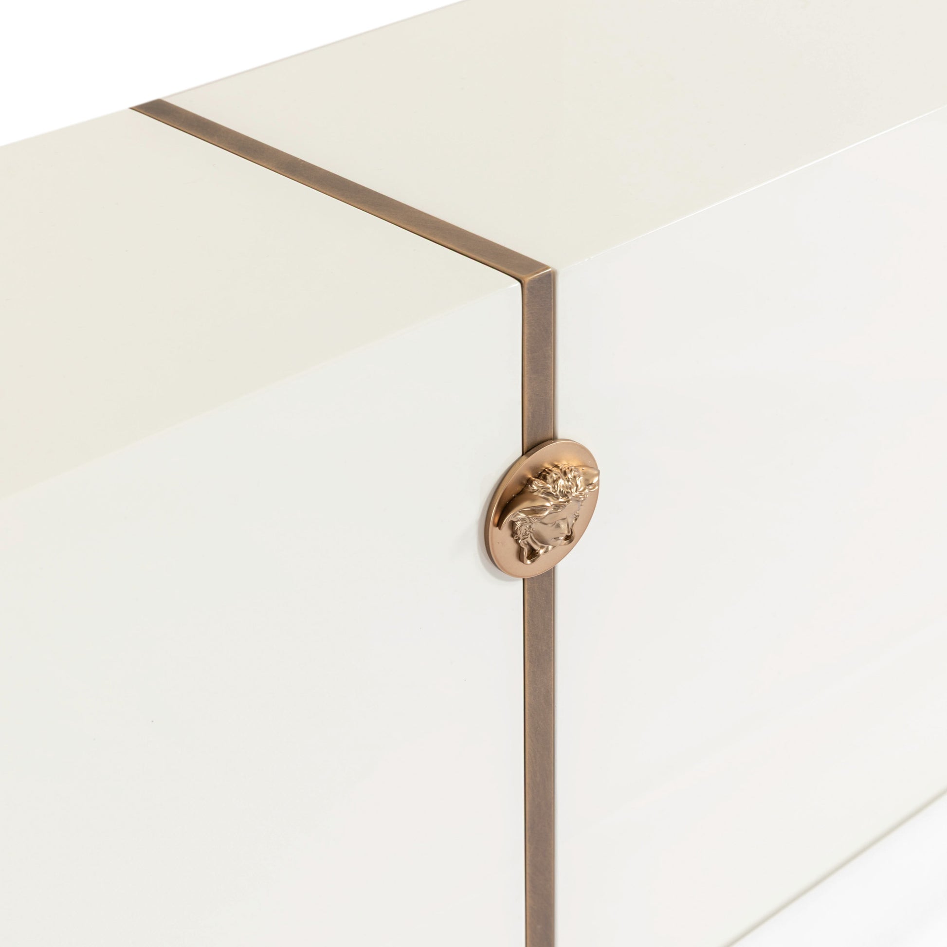 Royal Lacquer bed Medusa detail by Versace Home